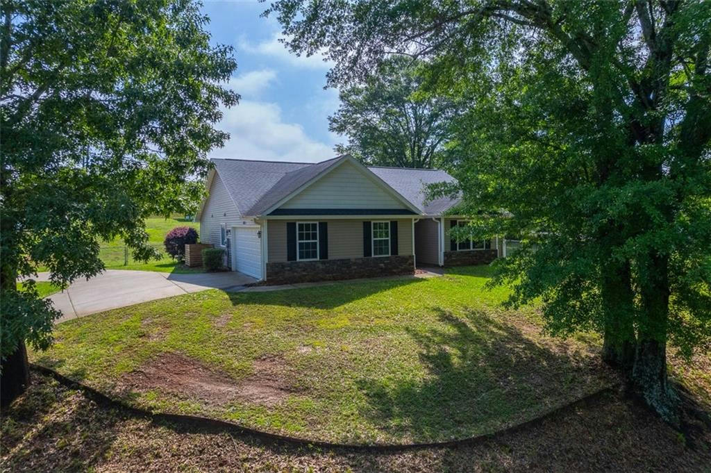 313 MIDLAND DR, EASLEY, SC 29640, photo 1 of 31